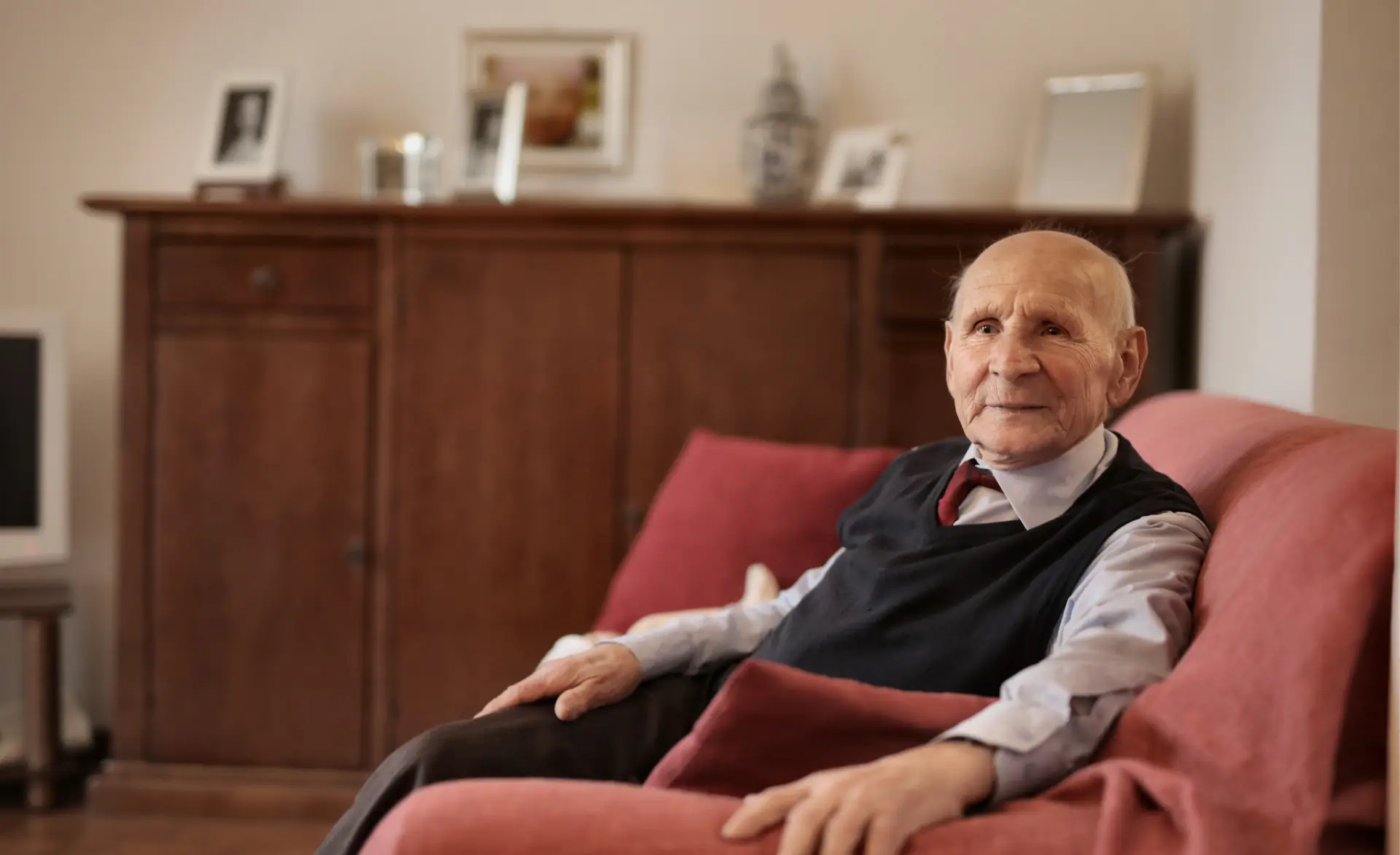 image of an elderly gentleman sitting in an armchair in a care home