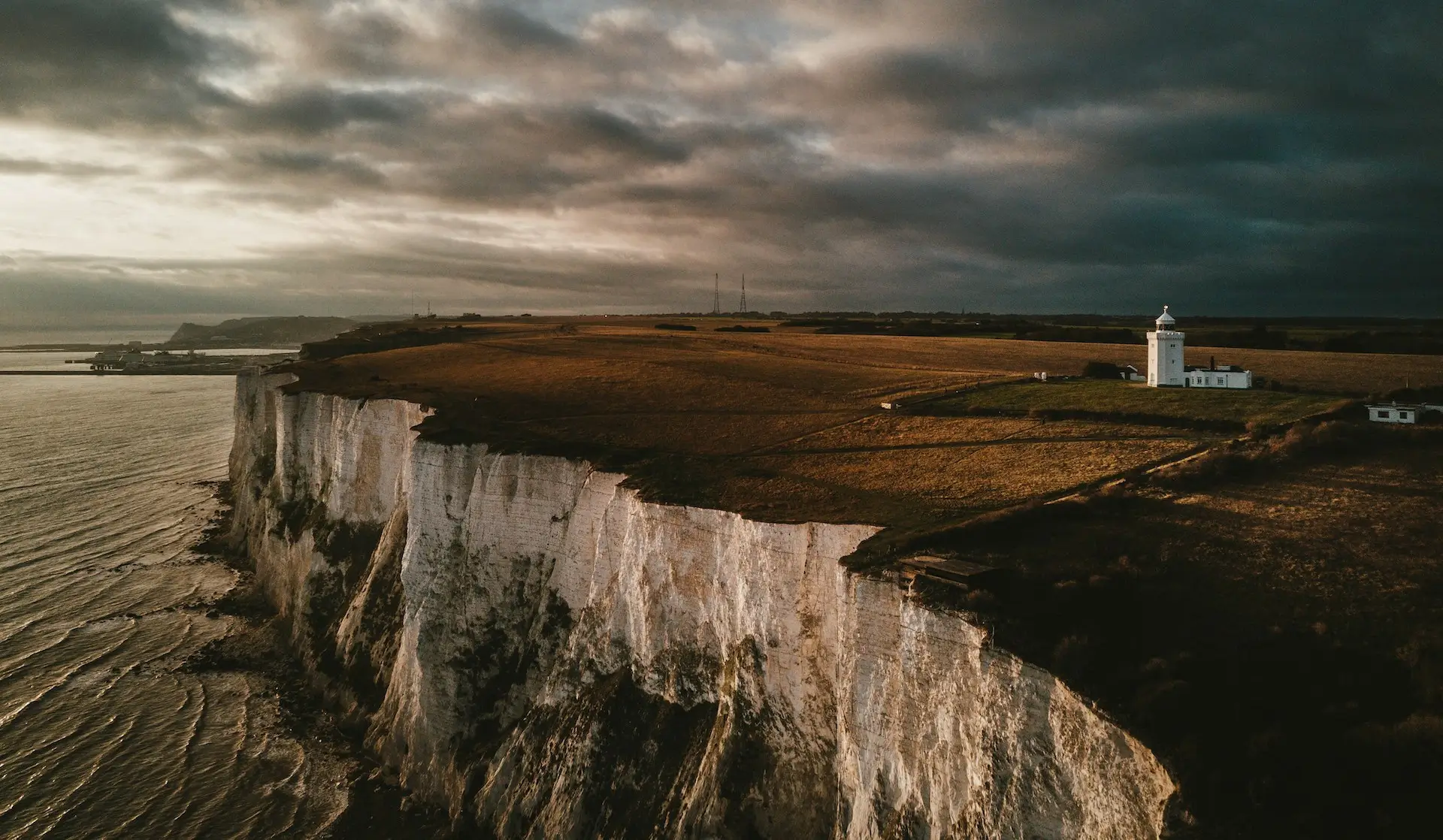 image of the white cliffs of dover for a south east healthcare staffing agency